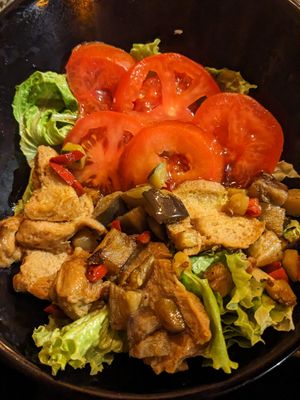 Vegan salad with seitan at La Muga in Bilbao