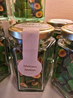 'Vegan' hard candy, but contains E120 at Confiserie Zucchero in Bruges