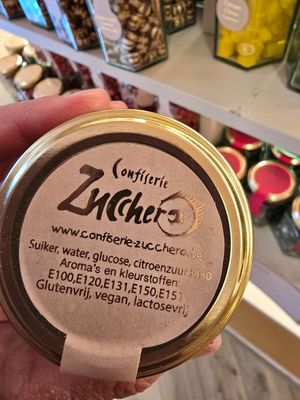 'Vegan' hard candy, but contains E120 at Confiserie Zucchero in Bruges