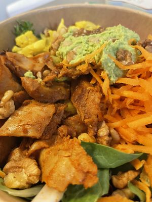Vegan pea guacamole and planted chicken   at Stadtsalat in Cologne