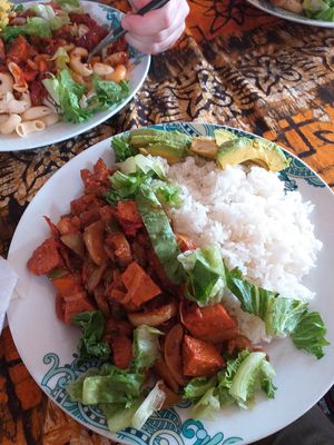 Ghanian stew with soy chunks, fresh avocado and plain rice at Emperor Ital Joint in Cape Coast