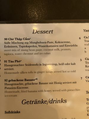 Desserts, von denen zumindest die 90 und 91 vegan sein sollten (ich hab aber nicht gefragt)   at Noodle Village in Berlin