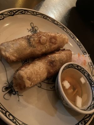 Das waren glaub die besten Frühlingsrollen, die ich in meinem Leben gegessen hab 🤩   at Noodle Village in Berlin