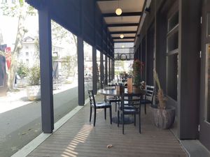 Outdoor seating at Lo Asia in Rapperswil-jona