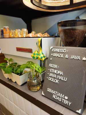 Coffee choices at Sematjam di Citra 6 in Jakarta