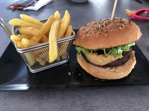 Burger de falafel - Falafel burger   at Le Casse-Croûte in Aubel