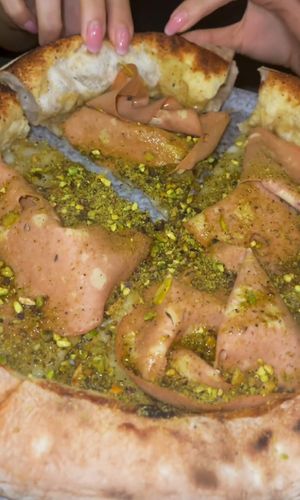 Pizza pistacchio e mortalla veg at L'Evoluzione Pizza in Catania