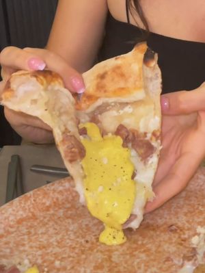 Pizza alla carbonara veg at L'Evoluzione Pizza in Catania