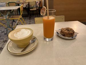 Oat Milk Cappuccino, juice, and a vegan cookie  at Matsa Caffè in Bordeaux