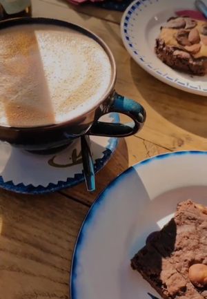 Flat white et brownie at Matsa Caffè in Bordeaux