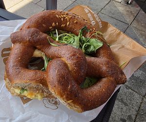 Vegane Rucola Hummus Breeze at Brezen Kolb in Nuremberg