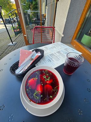 Bortsch mit Kartoffel und dazu Compote als Getränk at Zajadalnia Wieliczka in Wieliczka