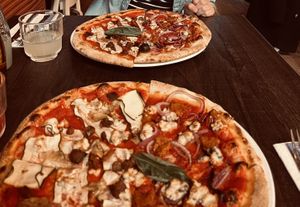 Twee vegan pizza’s 50/50   at De Pizzabakkers  in The Hague