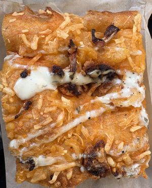 Buffalo cauliflower sheetza  with "blue cheese" 🤍🌱  at Bolivar Bread Bakery in Harpers Ferry