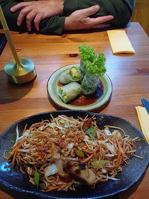 summerrolls with avocado + noodles with vegan duck -SO YUM at AnTee Vegan in Hamburg