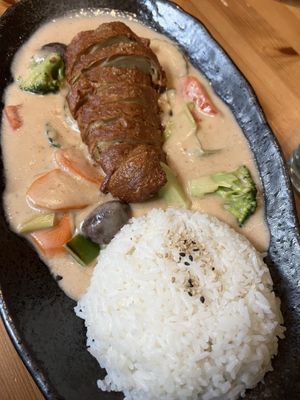 Vegane Ente in Erdnusssauce  at AnTee Vegan in Hamburg