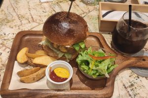 (the cheese is not vegan) at Tomoyasu Seisakusyo and Hamburger - 友安製作所とハンバーガー in Fukuoka