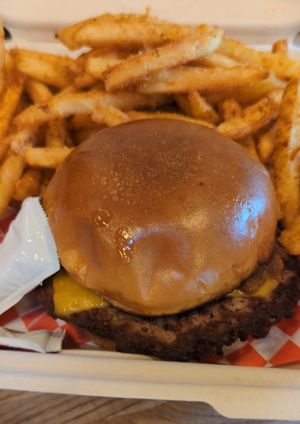 Smash burger single at Yukon Pizza in Las Vegas