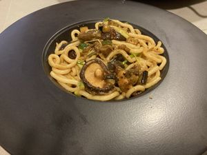 Fideos udon con setas   at Restaurante Rústico  in Castellon De La Plana