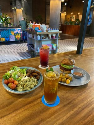 Balanceado, delicioso y basado en plantas 🤌🏻 at Cafė Mattelsa in Medellin