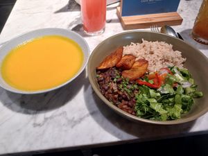 Menú del día, 10/10, abundante y rico at Cafė Mattelsa in Medellin