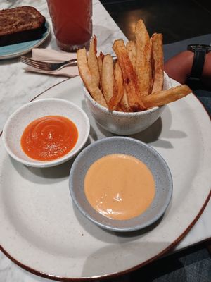 Papas francesas, la porción es muy pequeña pero estaban muy ricas, 7/10 at Cafė Mattelsa in Medellin