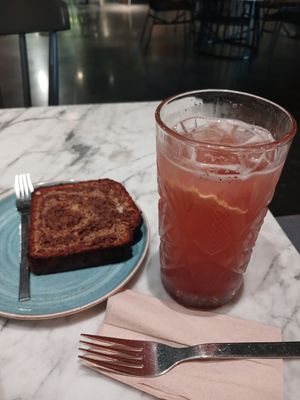 Pan de banano, 10/10 at Cafė Mattelsa in Medellin