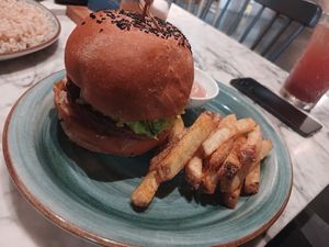 Hamburguesa, 10/10 at Cafė Mattelsa in Medellin