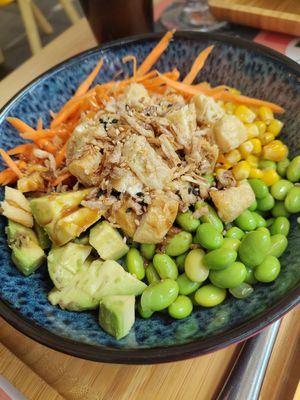 Poke bowl with tofu at Poki Poki in Dinant