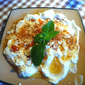 Vegan dessert at Taverna Athene in Berlin