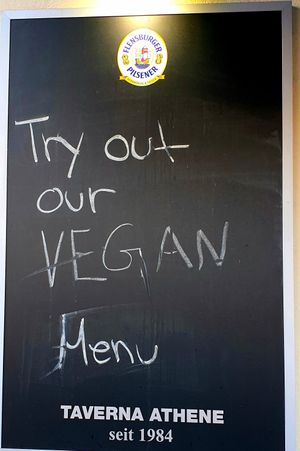 They love vegans 🌱😋 at Taverna Athene in Berlin
