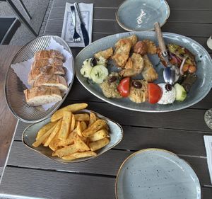 Vorspeisenteller mit extra Pommes  at Taverna Athene in Berlin