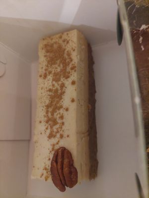 apple pie bar at Wild Souls in Thessaloniki