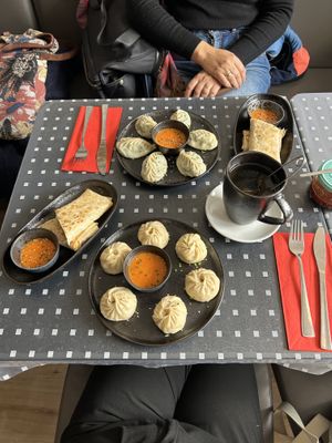 Clearly labeled vegan options. You can order the momo, bhobi or a burger (vegan options on the bottom of the picture). Really nice! #Veganuary at Himalaya Momo in Neuchatel