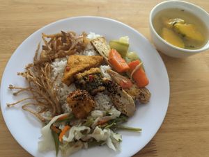 Variety of all daily dishes at Quán Chay Ngọc Thảo in Can Tho