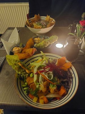 Main courses and tapas at Cảm Ơn in Hamburg
