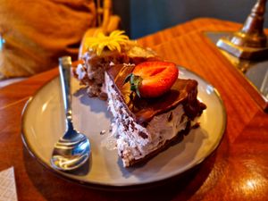 Chocolate chip cheesecake and cinnamon roll. at Full Soul Vegan in Stockholm