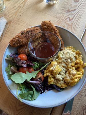Kentucky fraud ch*cken with Mac’n’cheese   at Full Soul Vegan in Stockholm
