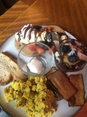 The plate   at Full Soul Vegan in Stockholm