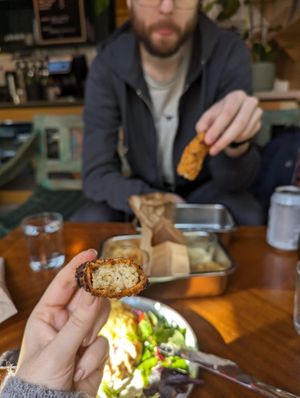 Fraud chicken and dip at Full Soul Vegan in Stockholm