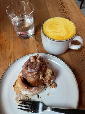 Cinnamon Scroll and turmeric late  at Full Soul Vegan in Stockholm
