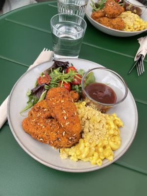 Kentucky fraud chicken with mac n cheesy! I recommend!   at Full Soul Vegan in Stockholm