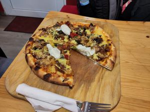 Döner pizza at Iskender Grillhaus in Hannover