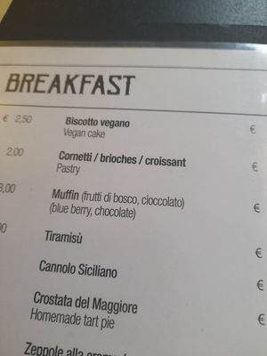 Vegan cake (actually more like a biscuit) at Il Maggiore Café in Riomaggiore