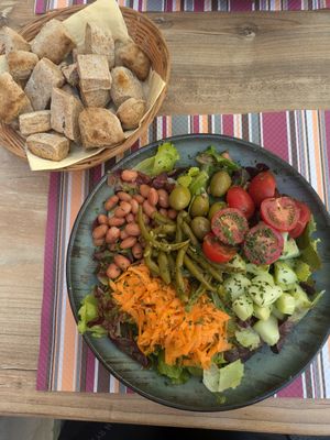 my on request vegan variety of their Nicoiase salad (no egg, cheese and added beans) at Jesharna in Skofja Loka