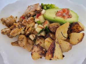 Quinoa, avocado, heura chicken, etc. at Begin - Pascual i Genís in Valencia