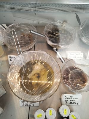 Carciofi alla romana, olive siciliane at Pepita D'oro  in Tenerife