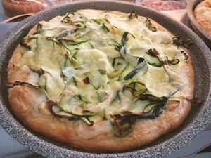 Focaccia con calabacín, nata y mozzarella violife at Pepita D'oro  in Tenerife