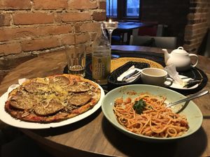 Vegan pizza and tomato garlic pasta at Dobra Karma in Katowice