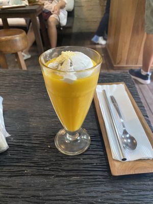Mango float  at Tukies Coconut Shop  in Ubud